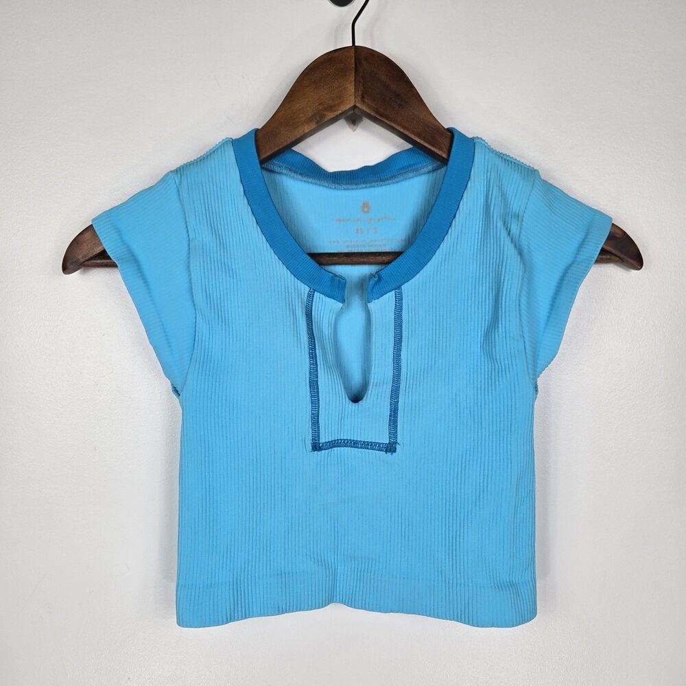 Spiritual Gangster Women's XS/S Blue‎ on Blue Short Sleeve Ribbed Crop Top NWOT